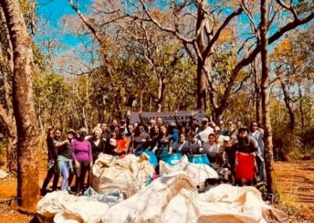 Pelo 5&ordm; ano, volunt&aacute;rios recolhem lixo e acham filhotes deixados no Ceuzinho