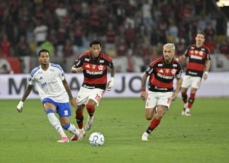Dínamo de Moscou negocia a contratação de Plata, do Flamengo