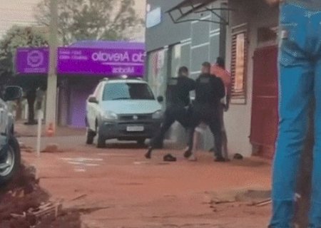 Suspeito de viol&ecirc;ncia dom&eacute;stica tenta tomar arma de PM e acaba baleado