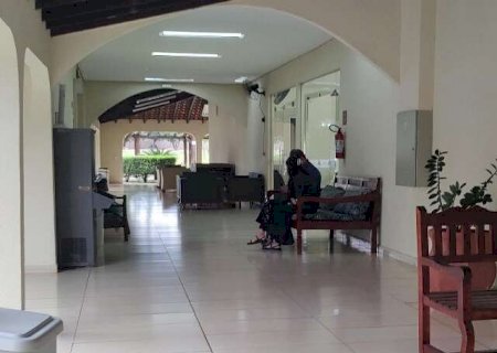 No sil&ecirc;ncio do luto, fam&iacute;lia se despede de jovem atingida por &aacute;rvore em parque