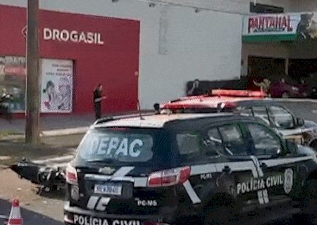 Colis&atilde;o entre moto e viatura da Pol&iacute;cia Civil deixa tr&acirc;nsito lento