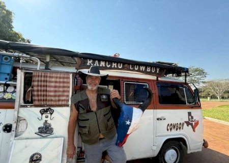 Esmerilo troca vida de banc&aacute;rio por arte e viaja o Brasil na Kombi Zeza