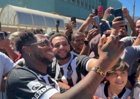 Fred é recebido com festa pela torcida do Atlético-MG em retorno ao futebol brasileiro