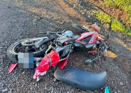 Batida entre moto e caminhã mata mulher e deixa homem ferido na MS-156