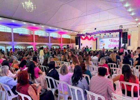Sem esposa de Fl&aacute;vio Bolsonaro, mulheres se re&uacute;nem para discutir pol&iacute;tica em MS