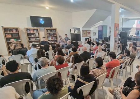 Livraria transforma vida cultural de pequeno município de São Paulo