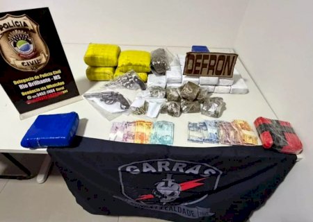 Operação prende 12 pessoas e apreende armas e drogas em Rio Brilhante