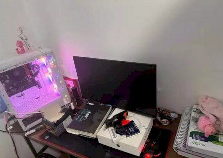 Falsa amiga entregava segredos de Lívia a grupo que a chantageava na internet