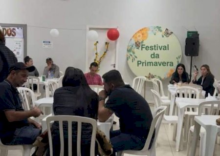 Nem a chuva espanta p&uacute;blico da Festa da Primavera na Capital