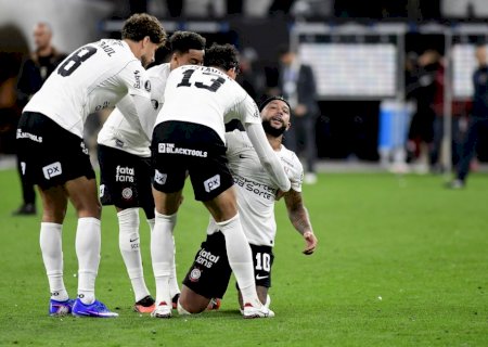 Memphis perde pênalti em eliminação do Corinthians e é vaiado; veja reações do jogador