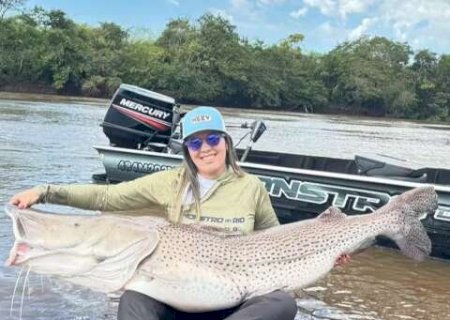 Pintado de 1,53 metro pescado no Rio Dourado garante recorde feminino de captura