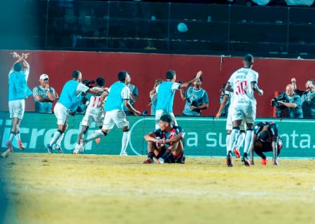 Jogadores do Vasco devolvem provocação de Matheuzinho: "No Barradão é difícil? 2 a 0"