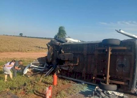 Acidente entre van da sa&uacute;de e carro deixa cinco mortos na BR-163