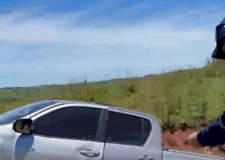 Motorista reincidente é preso com Hilux furtada e receberia R$ 40 mil para levá-la ao Paraguai