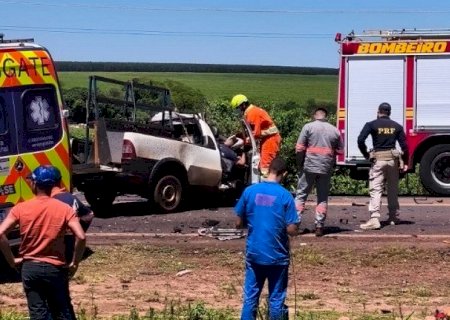 Sobrevivente de acidente entre picape e carreta na 163 segue internado em estado grave