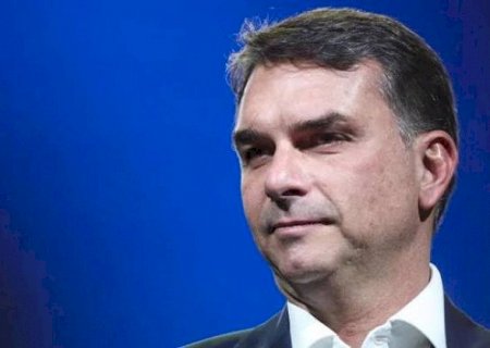 Flávio Bolsonaro chega aos EUA após deixar o Brasil, diz aliado