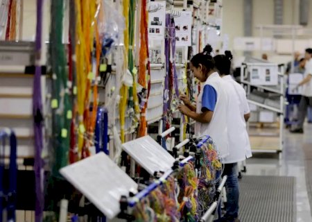 Faturamento da indústria cai 3,5% em agosto, informa CNI