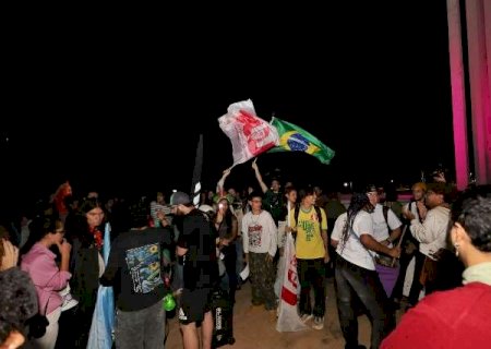 Amea&ccedil;a de envenenar &aacute;gua leva estudantes a protesto na UFMS